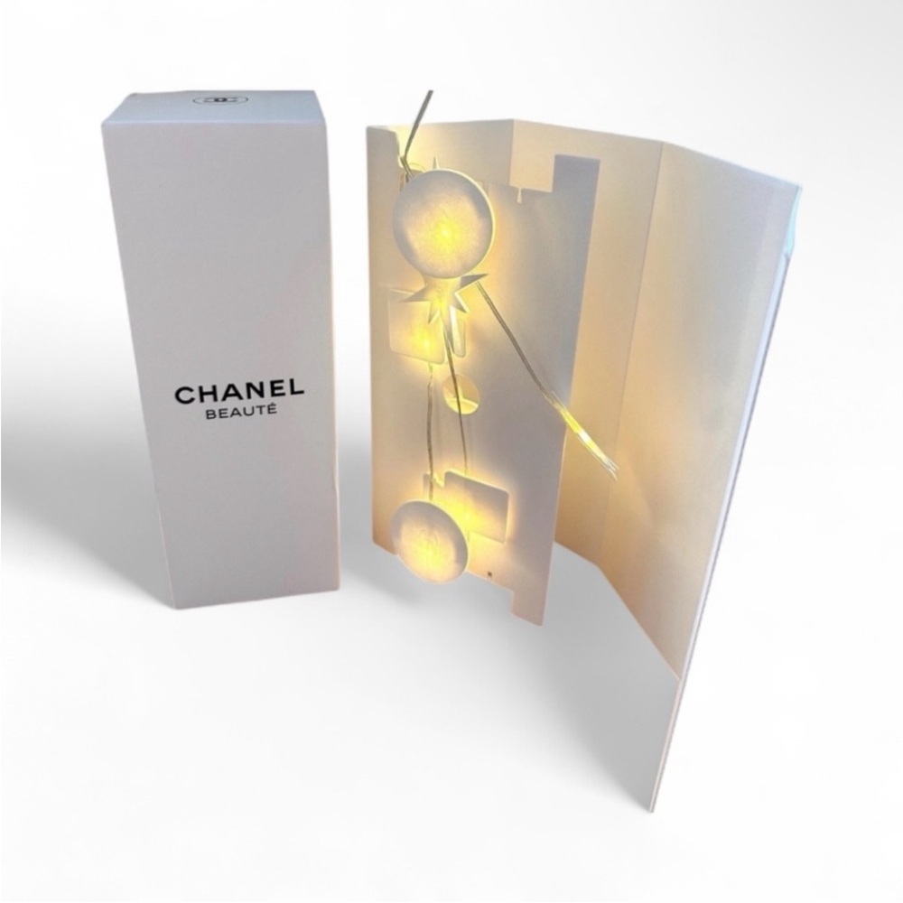 Chanel Beauté Illuminating Paper Light